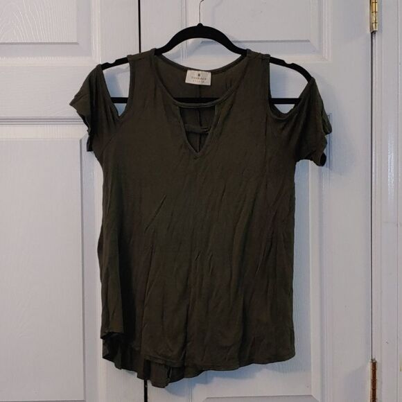 Threads Studio olive green cold shoulder top Sz L - Picture 1 of 5